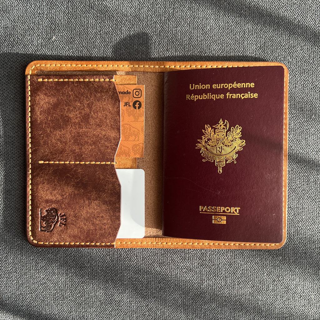 Porte passeport en cuir personnalisable